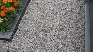 Гранитная крошка может легко замусориться